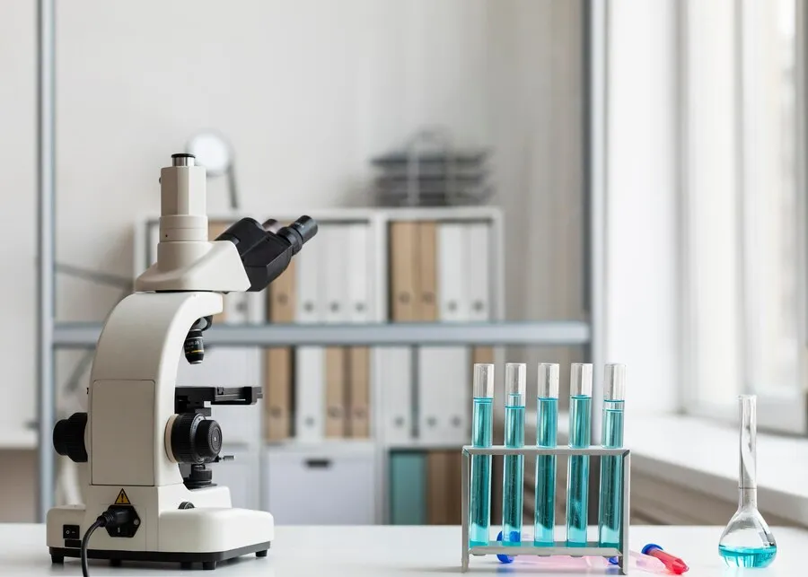 arrangement-with-microscope-tubes